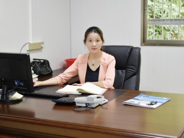 韋劍妹：肩負(fù)兩種角色的"女管家"