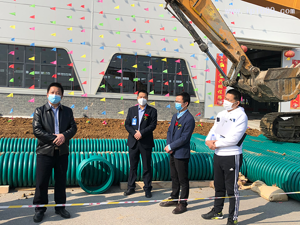 參觀挖機碾壓實驗之后,郭志祥副市長講話1