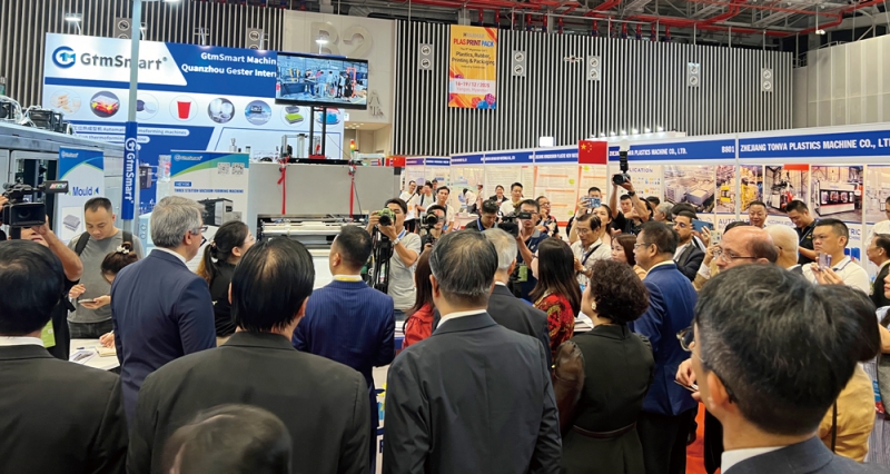 參展企業攜最新成果,結合當地需求,展示功能性與可持續性創新產品和技術方案,獲國際買家和媒體矚目。-拷貝