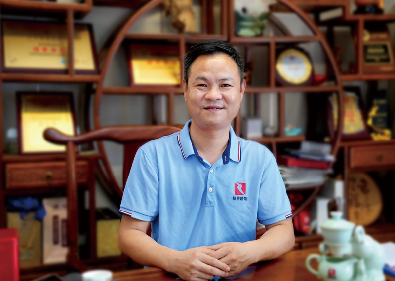 總經理羅巖